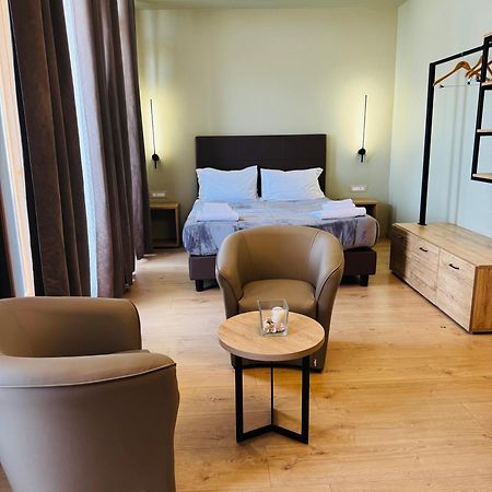Manhattan Room & Suite Бари Экстерьер фото