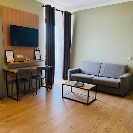 Manhattan Room & Suite Бари Экстерьер фото