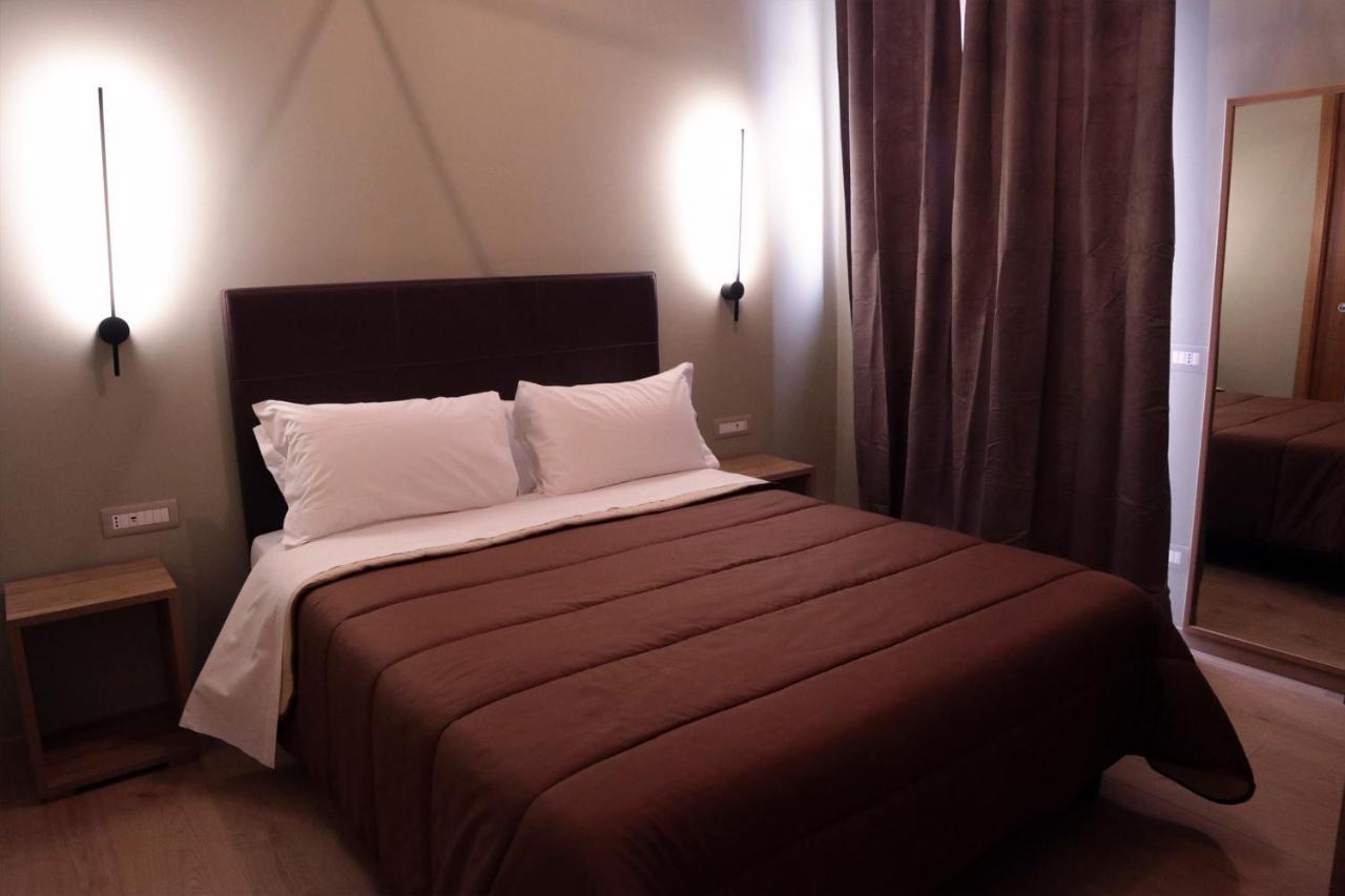Manhattan Room & Suite Бари Экстерьер фото