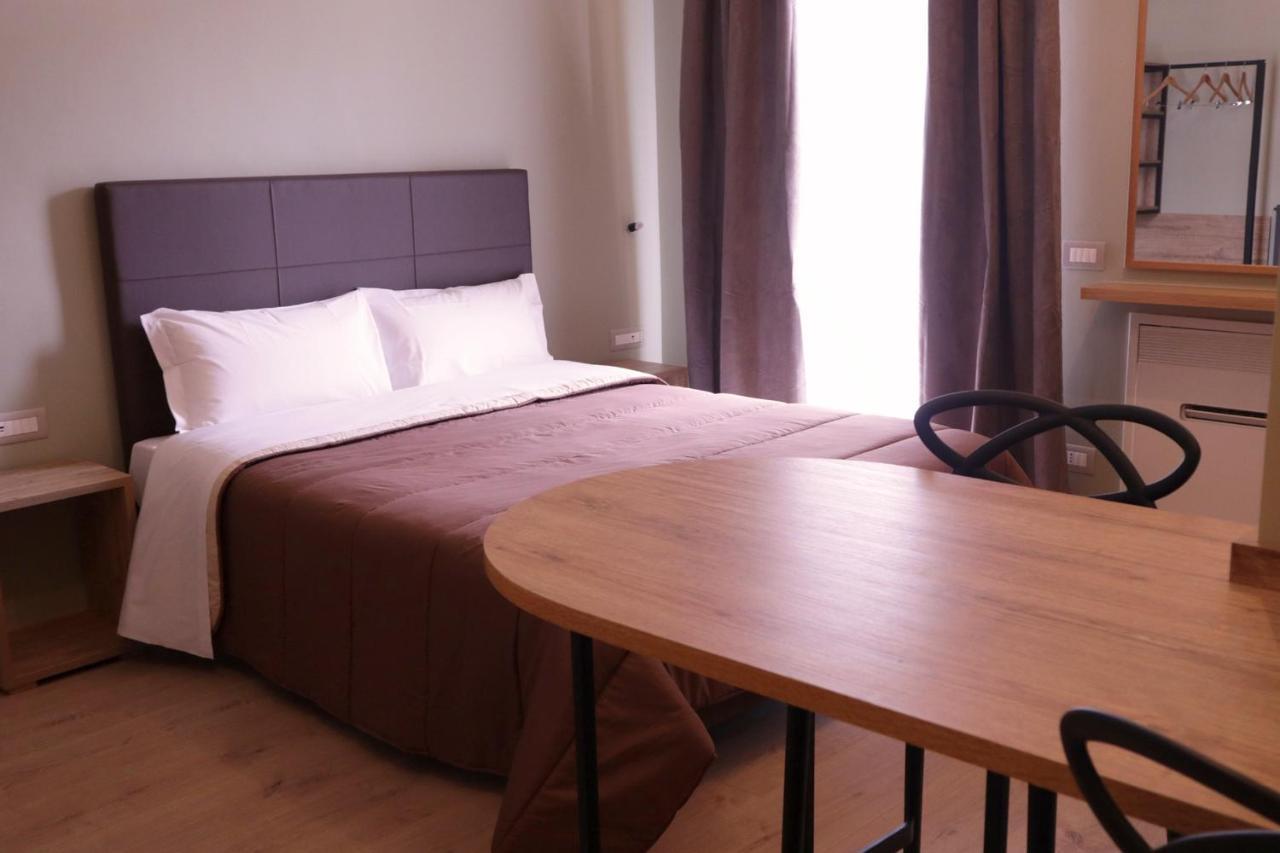 Manhattan Room & Suite Бари Экстерьер фото