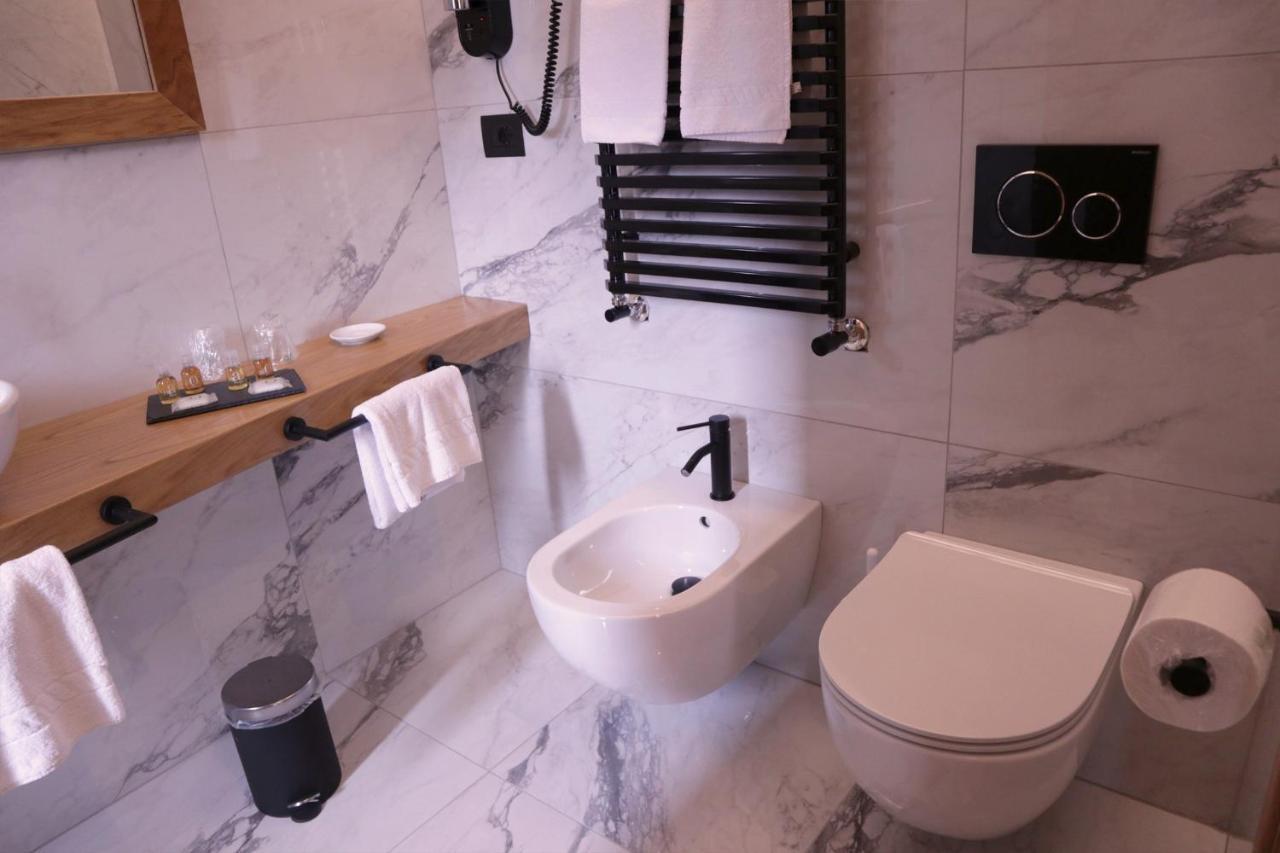 Manhattan Room & Suite Бари Экстерьер фото