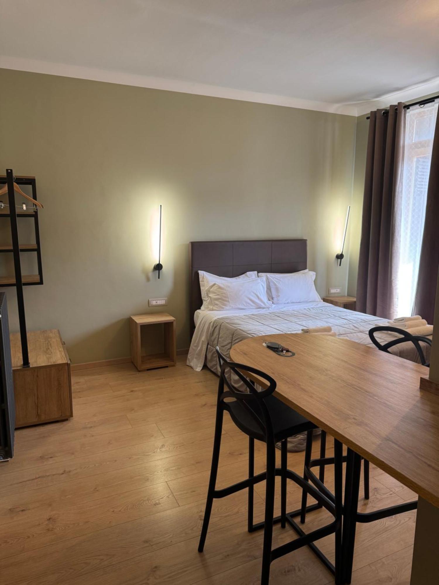 Manhattan Room & Suite Бари Экстерьер фото