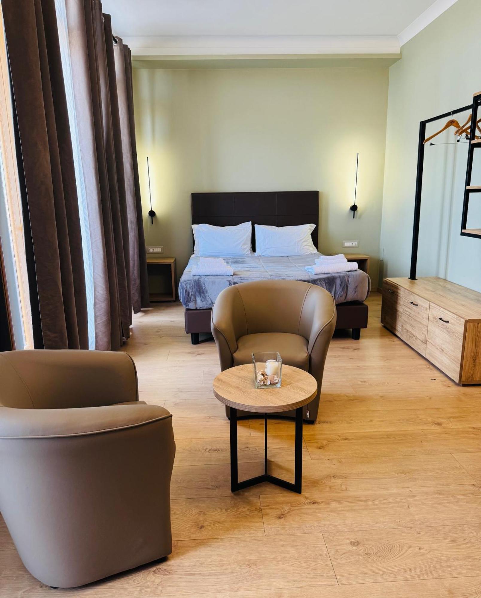 Manhattan Room & Suite Бари Экстерьер фото