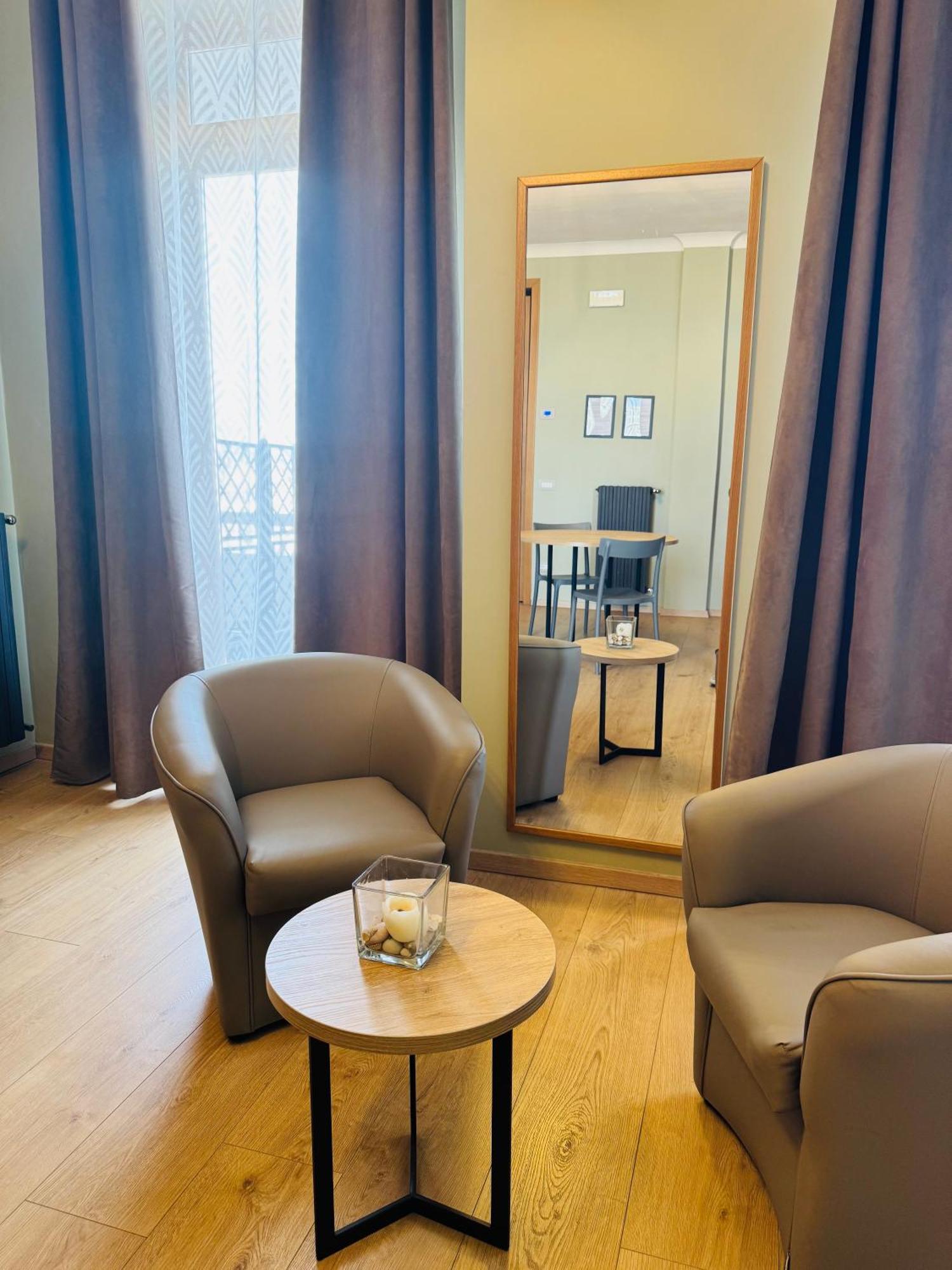 Manhattan Room & Suite Бари Экстерьер фото