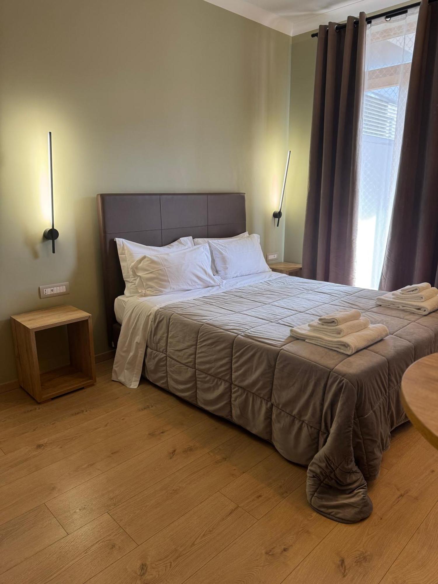 Manhattan Room & Suite Бари Экстерьер фото